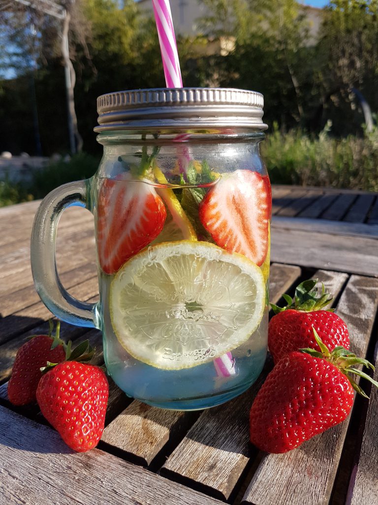 recette eau detox fraises citron menthe