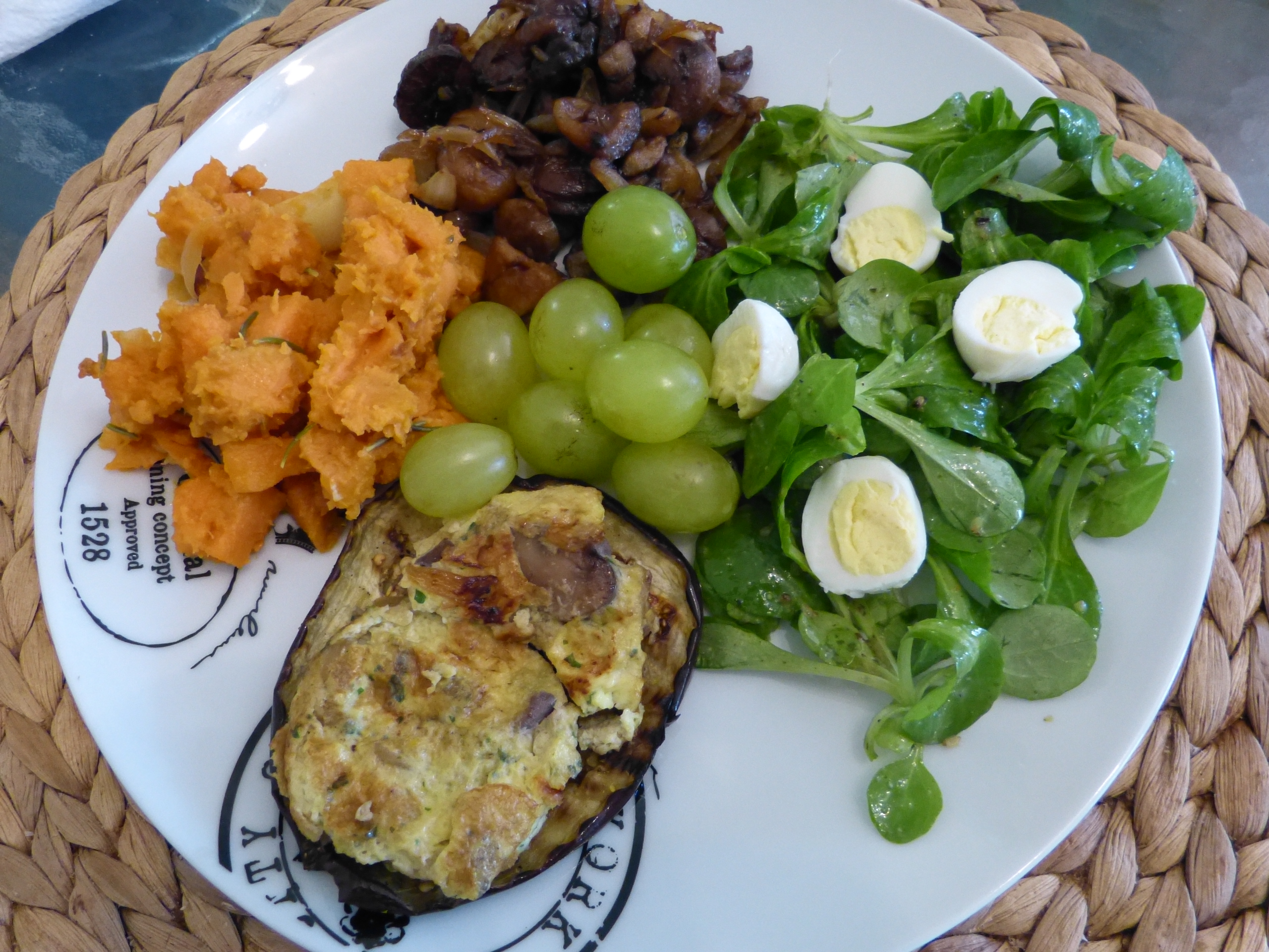 Aubergines grillées et leur omelette aux champignons - Gourmicom