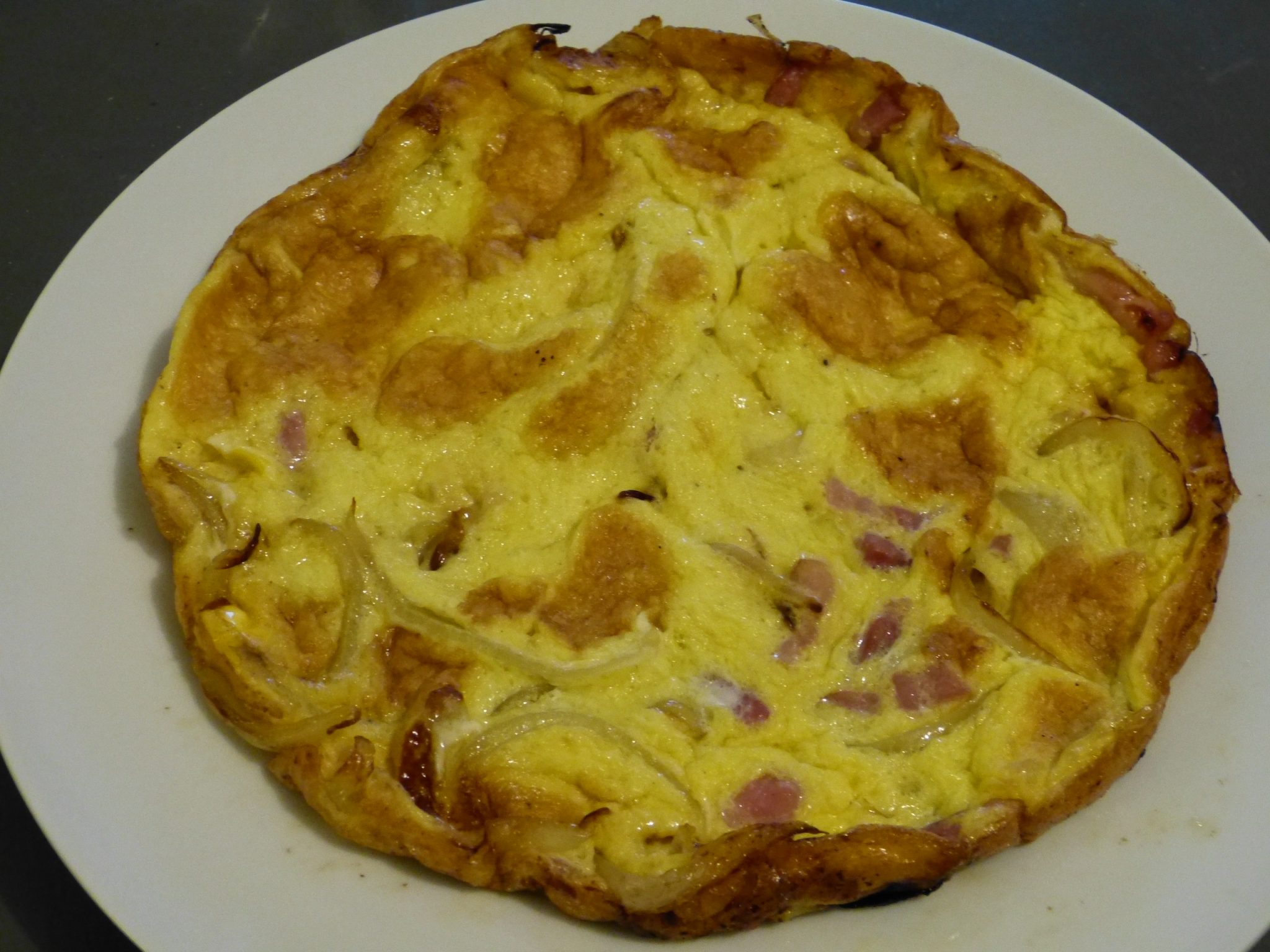 Omelette aux lardons, oignons et fromage Caroline GENEROSI