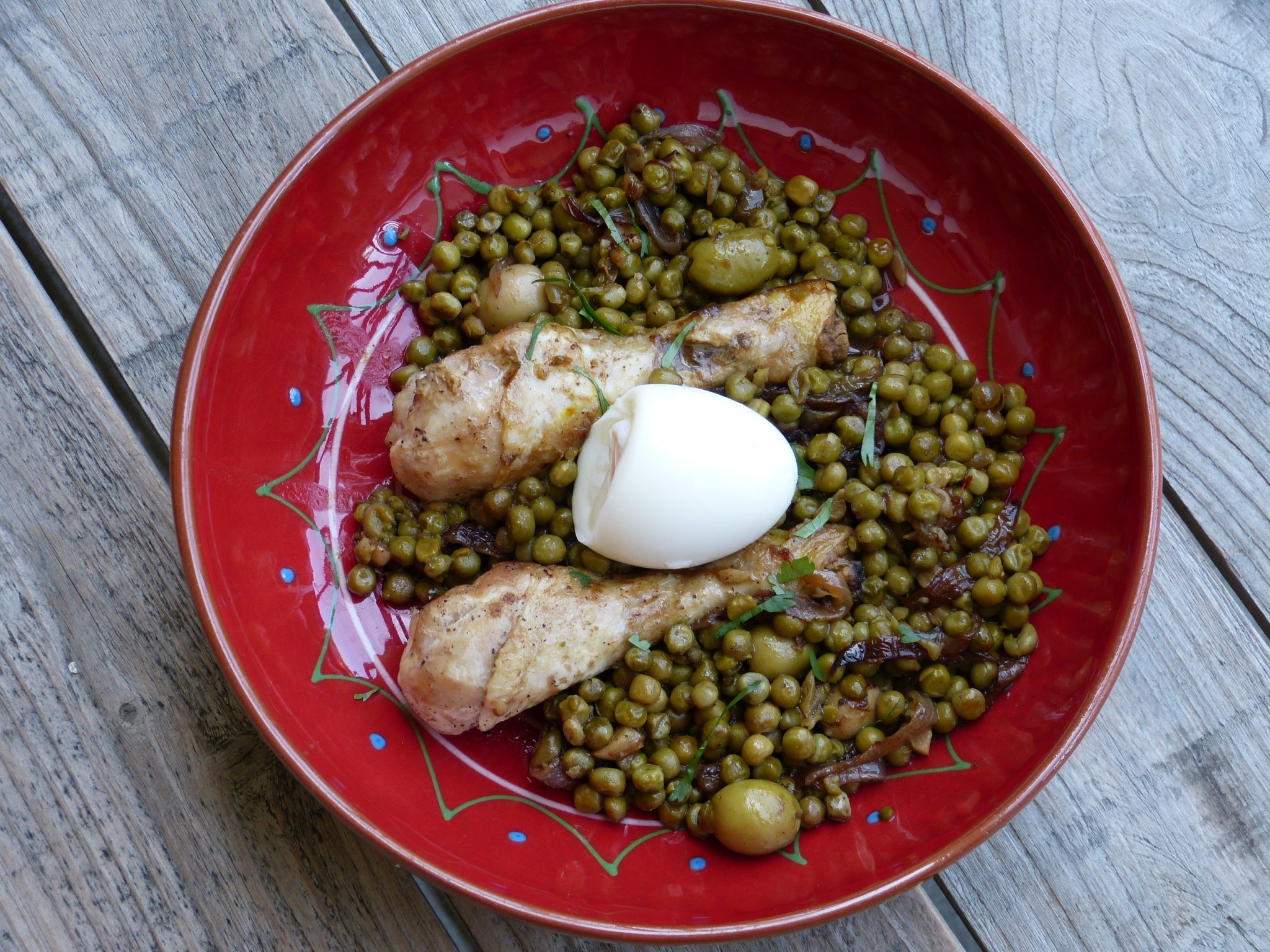 Tajine de poulet aux petits pois et olives