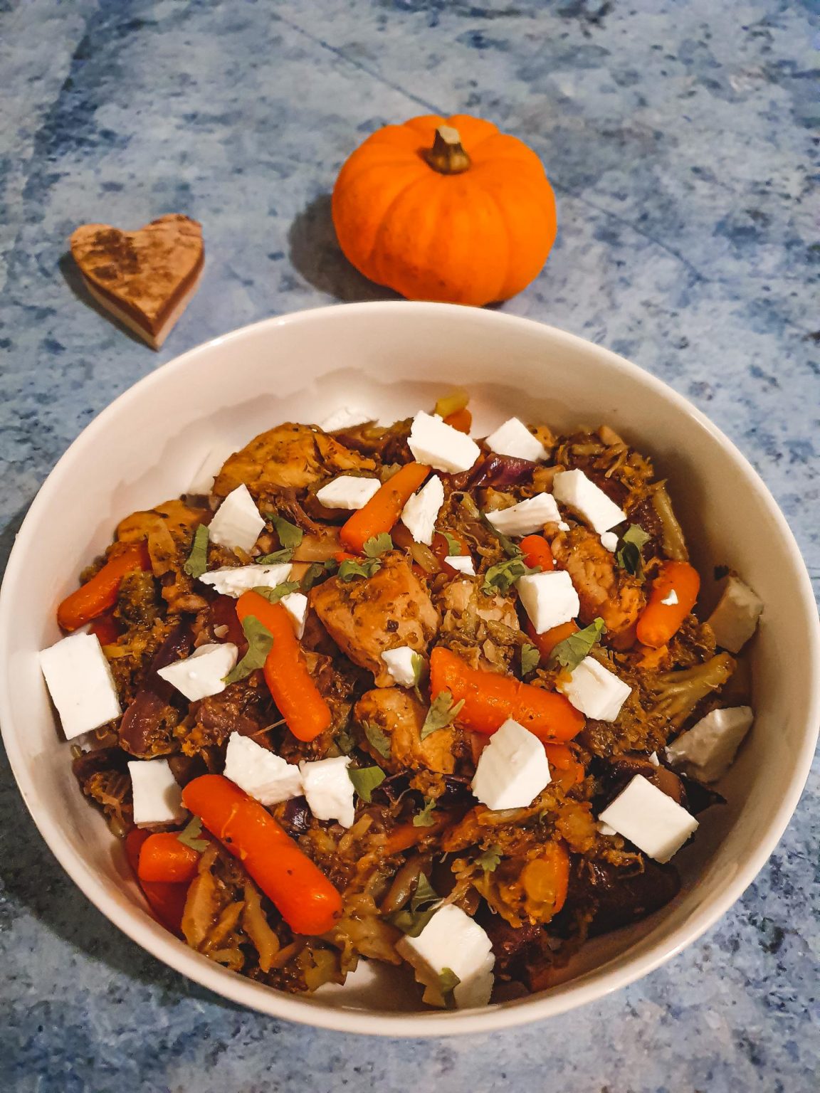 Poêlée aux légumes, poulet et féta - Caroline GENEROSI