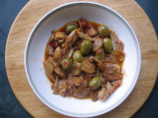 Poulet aux olives farcies aux poivrons