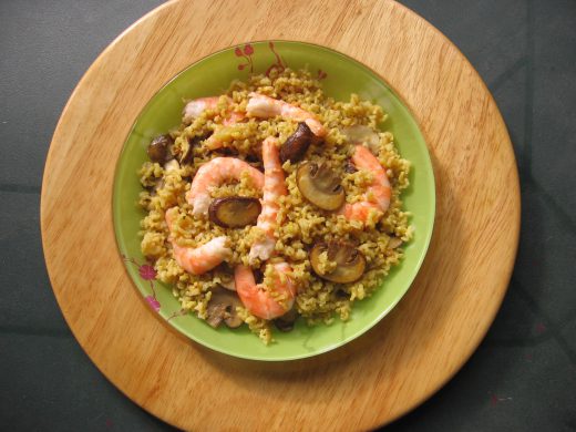 Riz aux épices espagnoles et crevettes à l’aïl