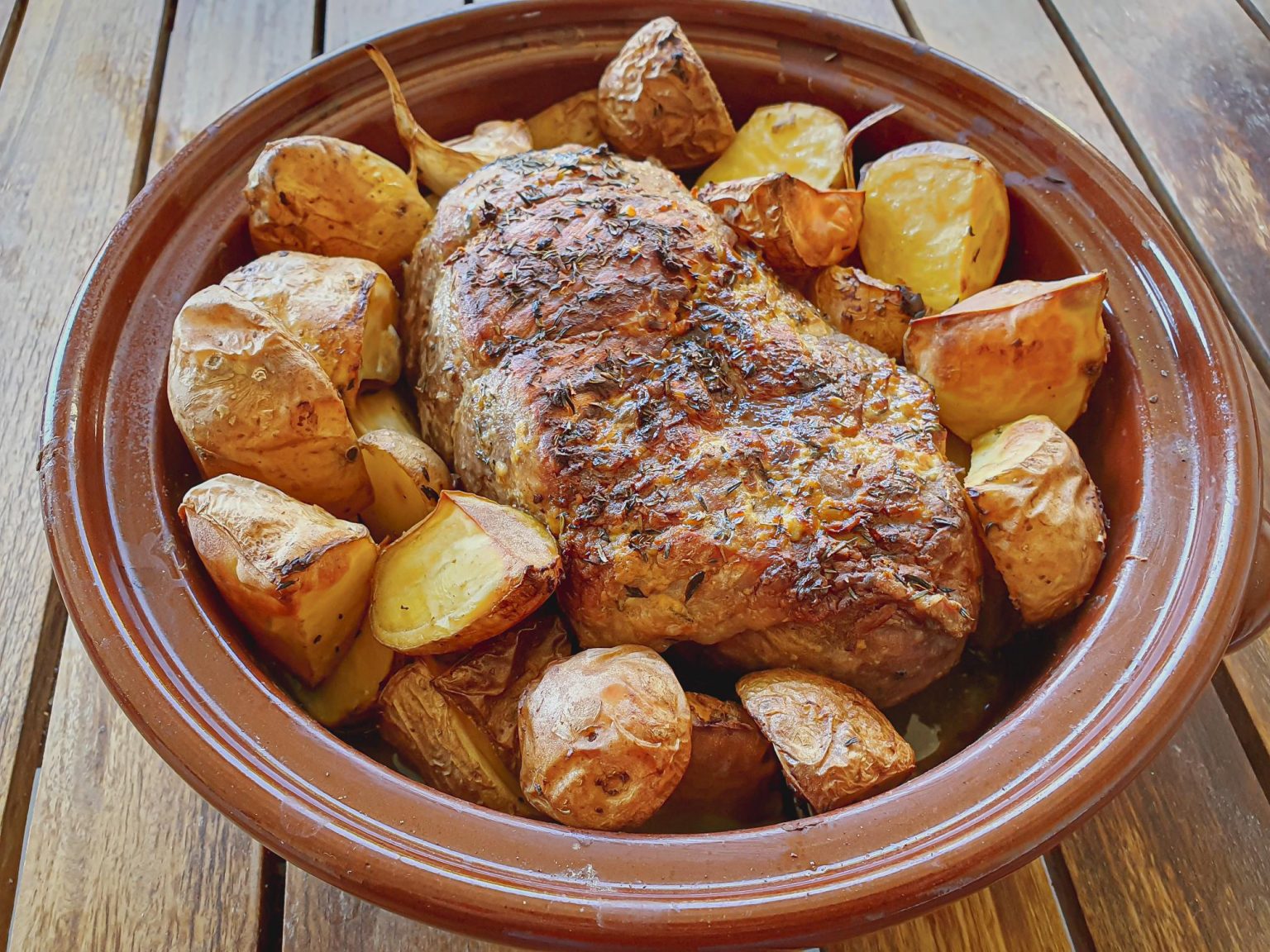 Recette Echine De Porc En Sauce Porc Echine Piquante Oignon échine Et 24 Rôti d'échine de porc à la moutarde, pommes de terre et ail - Gourmicom