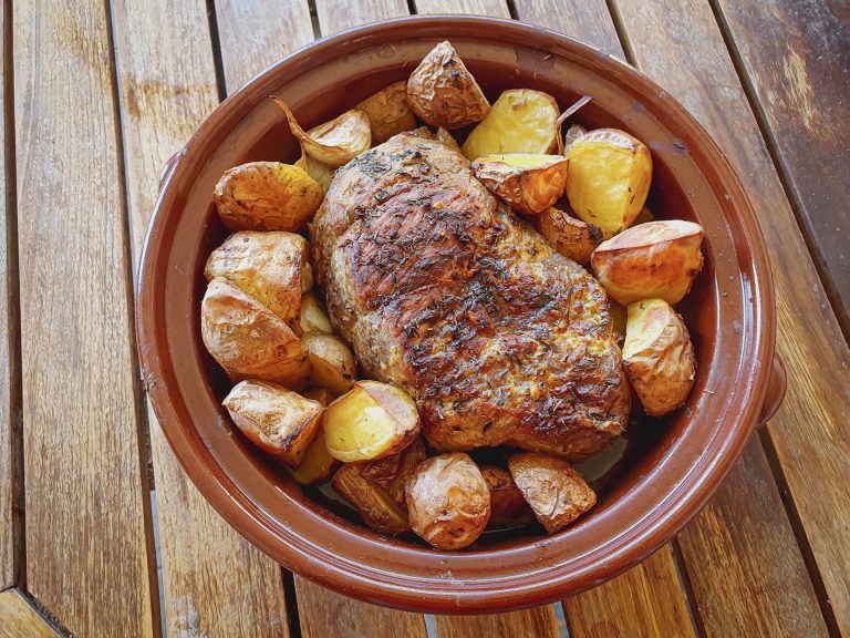 Rôti d'échine de porc à la moutarde, pommes de terre et ail - Caroline