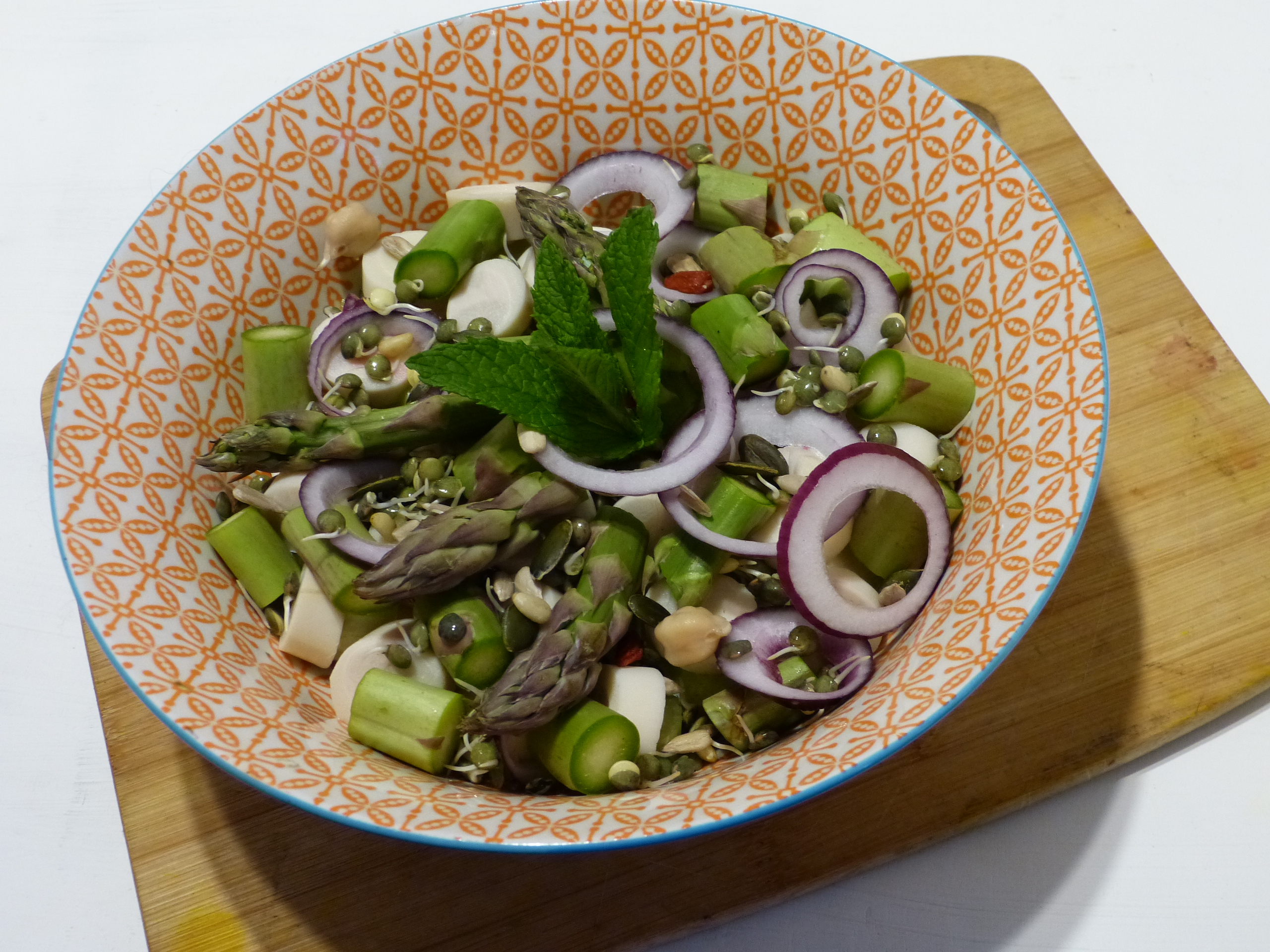 Salade Bien Etre Aux Asperges Et Legumineuses Germees Gourmicom