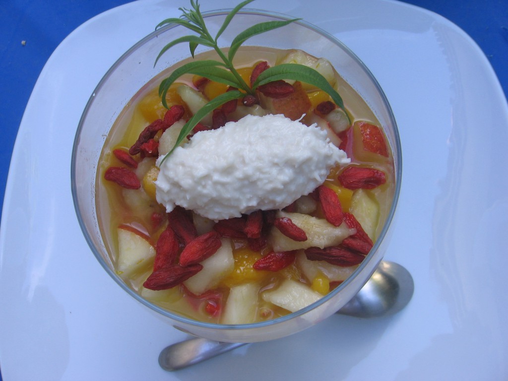 recette salade fruits quenelle noix coco dessert