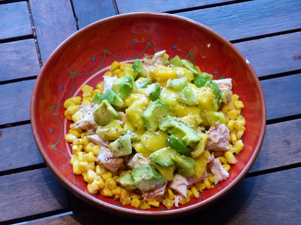 Une délicieuse salade de poulet aux mangues et avocats