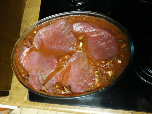 Pavés de thon rouge en sauce piquante