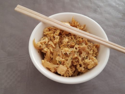 Wok aux oeufs, coeurs de palmier et germes de soja