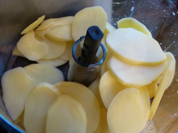 Un plat bien nourrissant : la truffade au cantal - Caroline GENEROSI