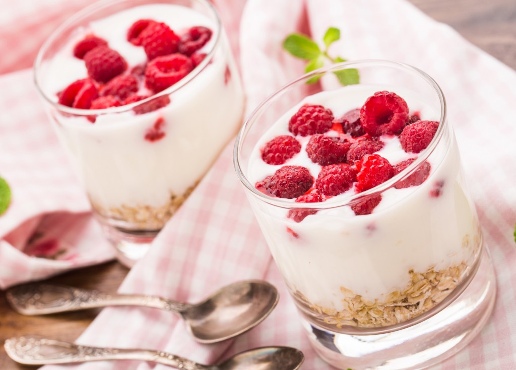 Yogurt with muesli and raspberries